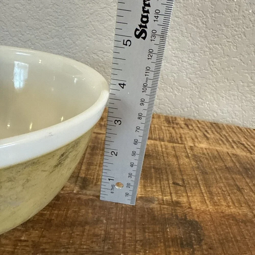 Vintage PYREX Yellow 402 1 1/2 QT Nesting Mixing Bowl Made in USA Yellow